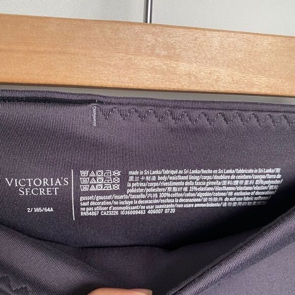 Victoria’s Secret Incredible Essential Leggings - Picture 4 of 9